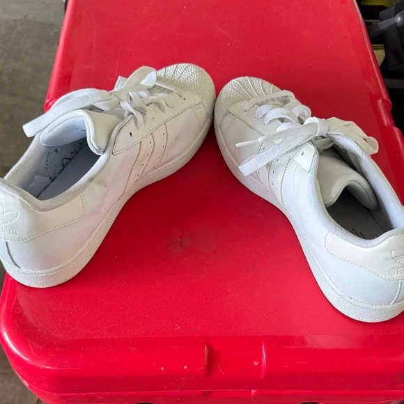 Adidas White Sneakers with Textured Toe - Picture 4 of 4